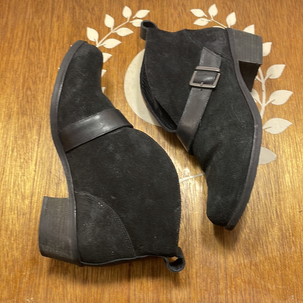 Women's UGG booties. Size 8.5. New - Picture 7 of 7